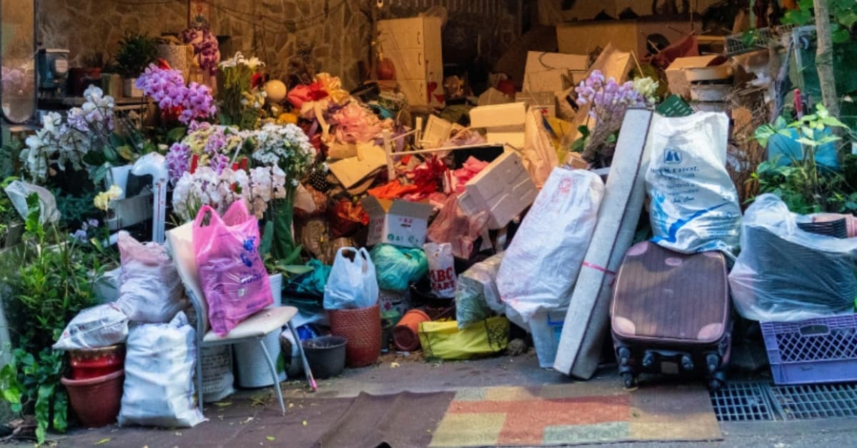 VR Therapy Helps People with Hoarding Practice Letting Go